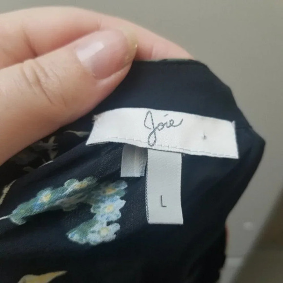 Joie  Navy Blue Floral V-neck Button Up Silk Blouse L - Picture 7 of 8